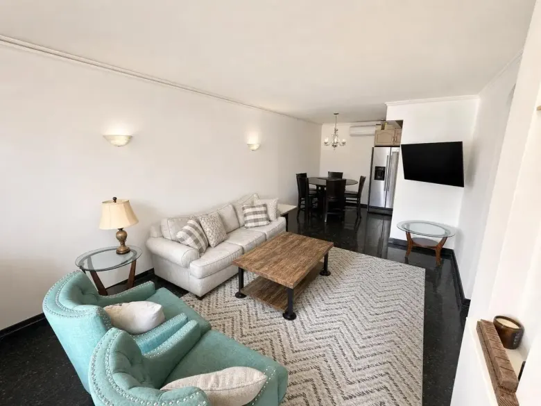 The same room with movable clutter removed by Stylst