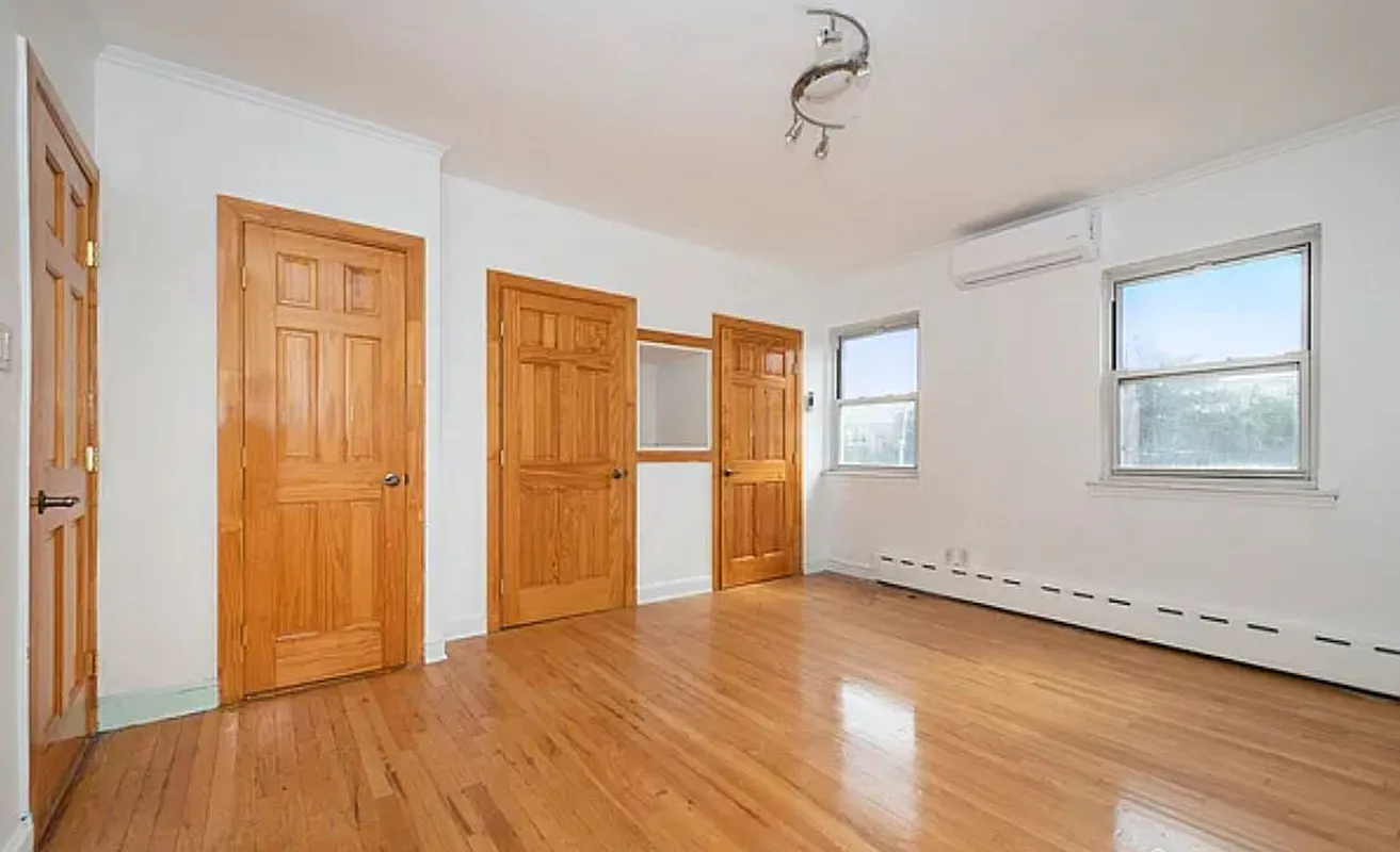 The same empty bedroom before staging